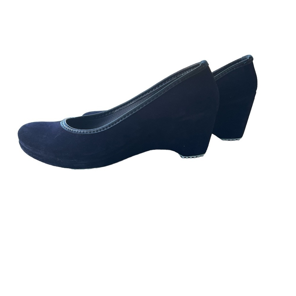 CROCS NWOT Blue Velvet Wedge Heels - Size 10 - Picture 3 of 6